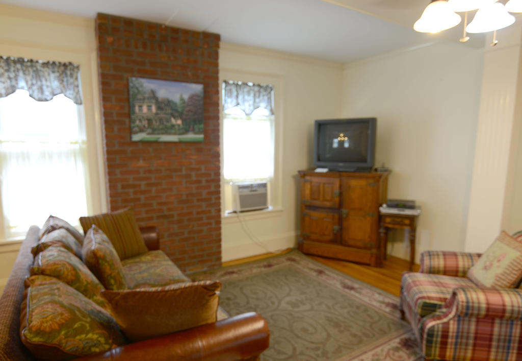 Union Gables (Adults Only) Hotel Saratoga Springs Room photo