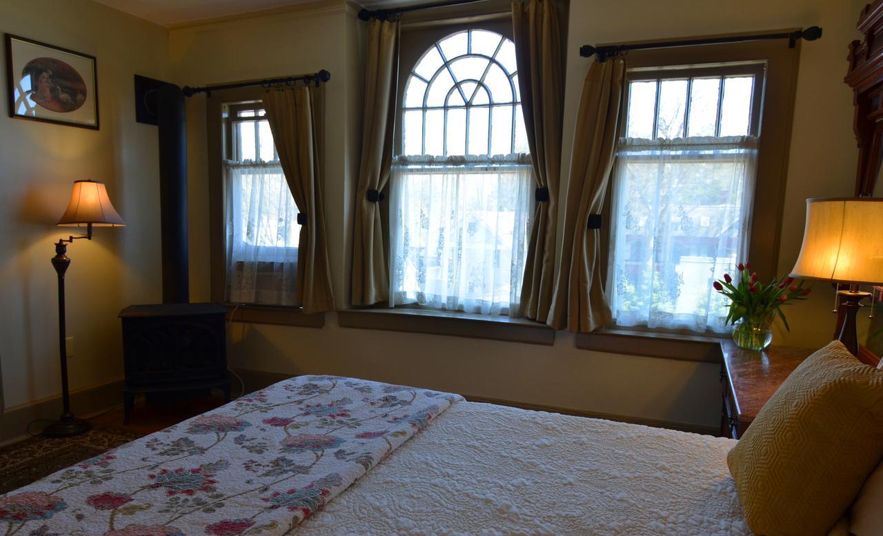 Union Gables (Adults Only) Hotel Saratoga Springs Room photo