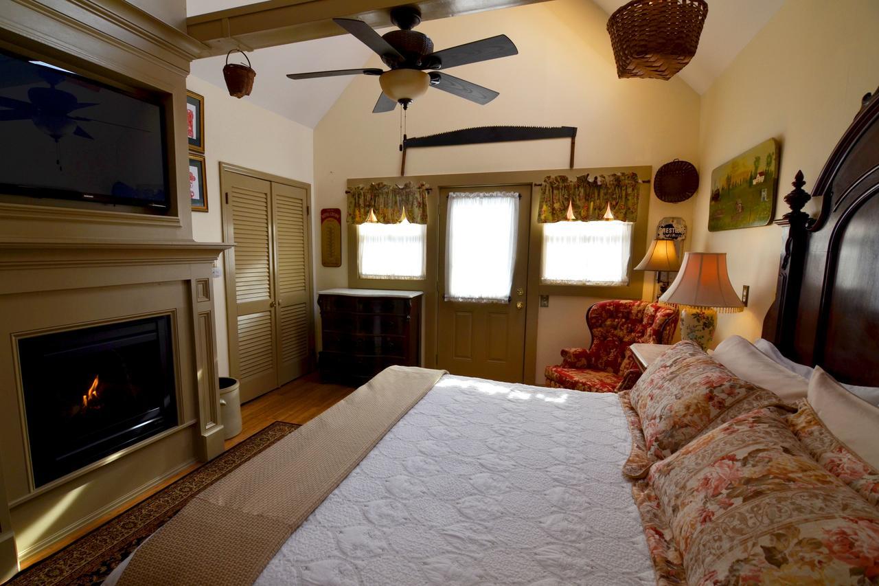 Union Gables (Adults Only) Hotel Saratoga Springs Room photo